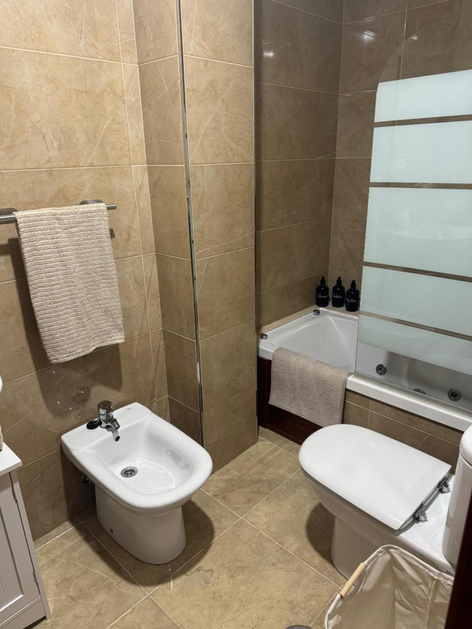 Apartamento En Gijon Con Garaje Y Wifi Eksteriør bilde